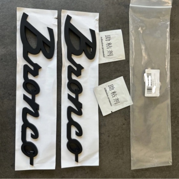 2021-2024 Bronco Matte Black Script Heritage Fender Emblems Pair NIP - Picture 10 of 12